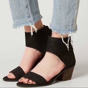 NWOT Lucky Brand Barbina Leather Block Heel Sandal